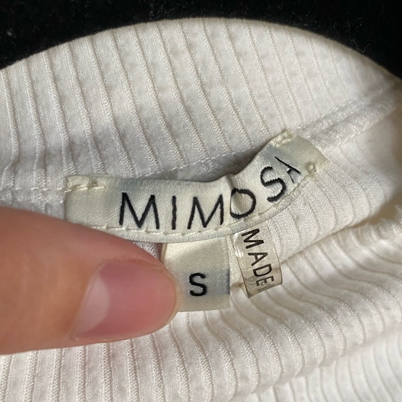 White Mock Neck Cropped Long Sleeve Top ( size S ) - Picture 3 of 3